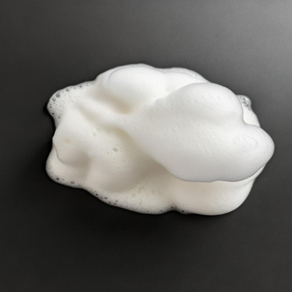 mousse démaquillante peau sensible, démaquillant doux visage, mousse nettoyante, soin visage clean beauty France